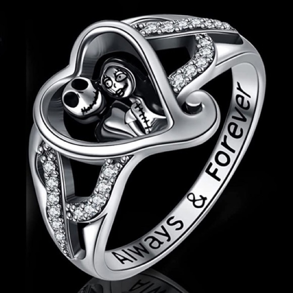 18k Diamond Nightmare Before Christmas Heart Ring - Picture 4 of 11